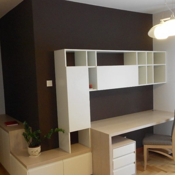 Biblioteka i radni sto, kombinacija furniranog i bojenog medijapana