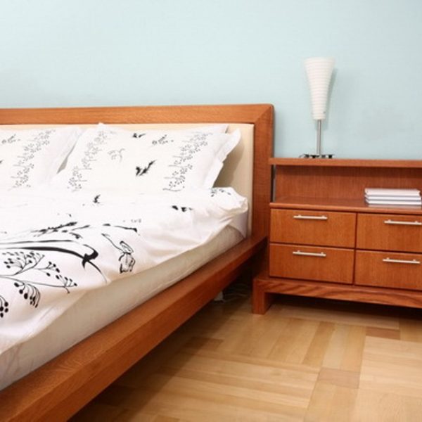 Bračni krevet i komodice, masiv i furnirani medijapan