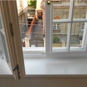 Drveni dvokrilni prozor sa opšivnom kutijom Drveni dvokrilni prozor sa opšivnom kutijom