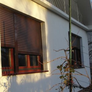 Drveni prozori sa roletnama Drveni prozori sa roletnama