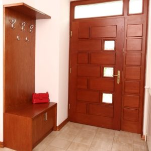 Garderober i komoda, kombinacija masiva i furniranog medijapana