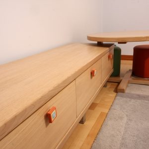 Komoda i klub sto_i_, furnirani medijapan i masiv