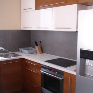 Kuhinja, kombinacija furniranog i bojenog medijapana