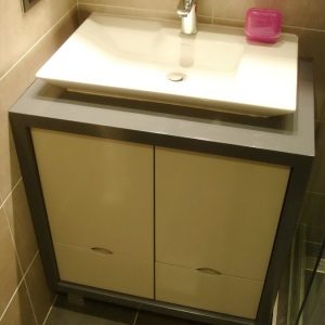 Kupatilski ormarić, medijapan u dve boje