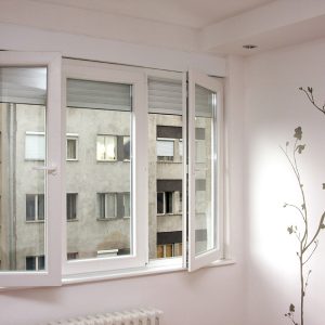 PVC trokrilni prozor, profil sa pet komora PVC trokrilni prozor, profil sa pet komora