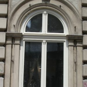 Replika lučnog drvenog prozora Replika lučnog drvenog prozora