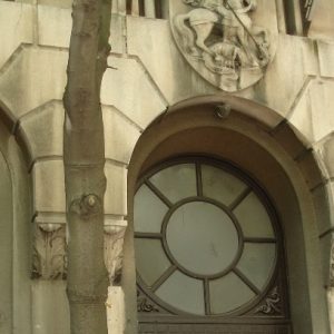 Replika prozora sa leve strane i originalni prozor sa desne strane Replika prozora sa leve strane i originalni prozor sa desne strane