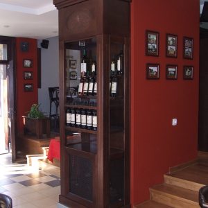 Restoran, Vrnjačka Banja, vinska vitrina Restoran, Vrnjačka Banja, vinska vitrina