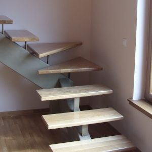 Stepenište, gazišta od hrasta na čeličnoj konstrukciji