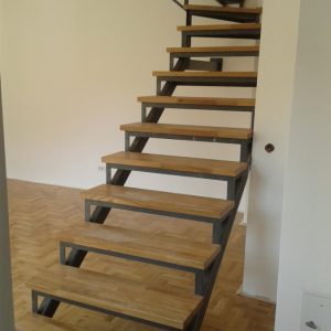 Stepenište, masiv hrasta na čeličnoj konstrukciji