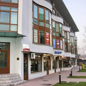 Robna kuća u Vrnjačkoj Banji – izgled sa zadnje strane Robna kuća u Vrnjačkoj Banji - izgled sa zadnje strane