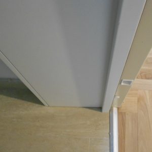 Sigurnosna ulazna vrata, pogled unutar _toka, spoj podova sa prelaznom lajsnom Sigurnosna ulazna vrata, pogled unutar _toka, spoj podova sa prelaznom lajsnom