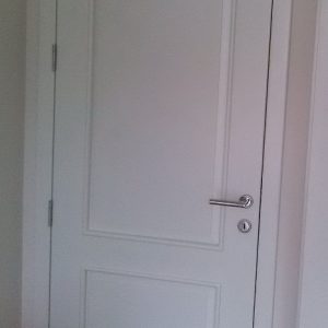 Bojena nefalcovana vrata, ravan pervajz, krilo sa dve profilisane ispune