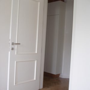 Bojena nefalcovana vrata, ravan pervajz, krilo vrata sa dve profilisane ispune