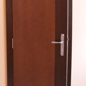 Furnirana nefalcovana vrata, profilisan pervajz, ravno krilo vrata u dve boje