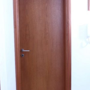 Furnirana vrata, lučni pervajz, krilo vrata sa vertikalnim slogom furnira